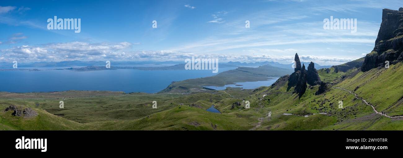 The Old Man of Storr Landscape, Tourism Walk, Isle of Skye, Inner Hebrides, Scotland, Regno Unito Foto Stock