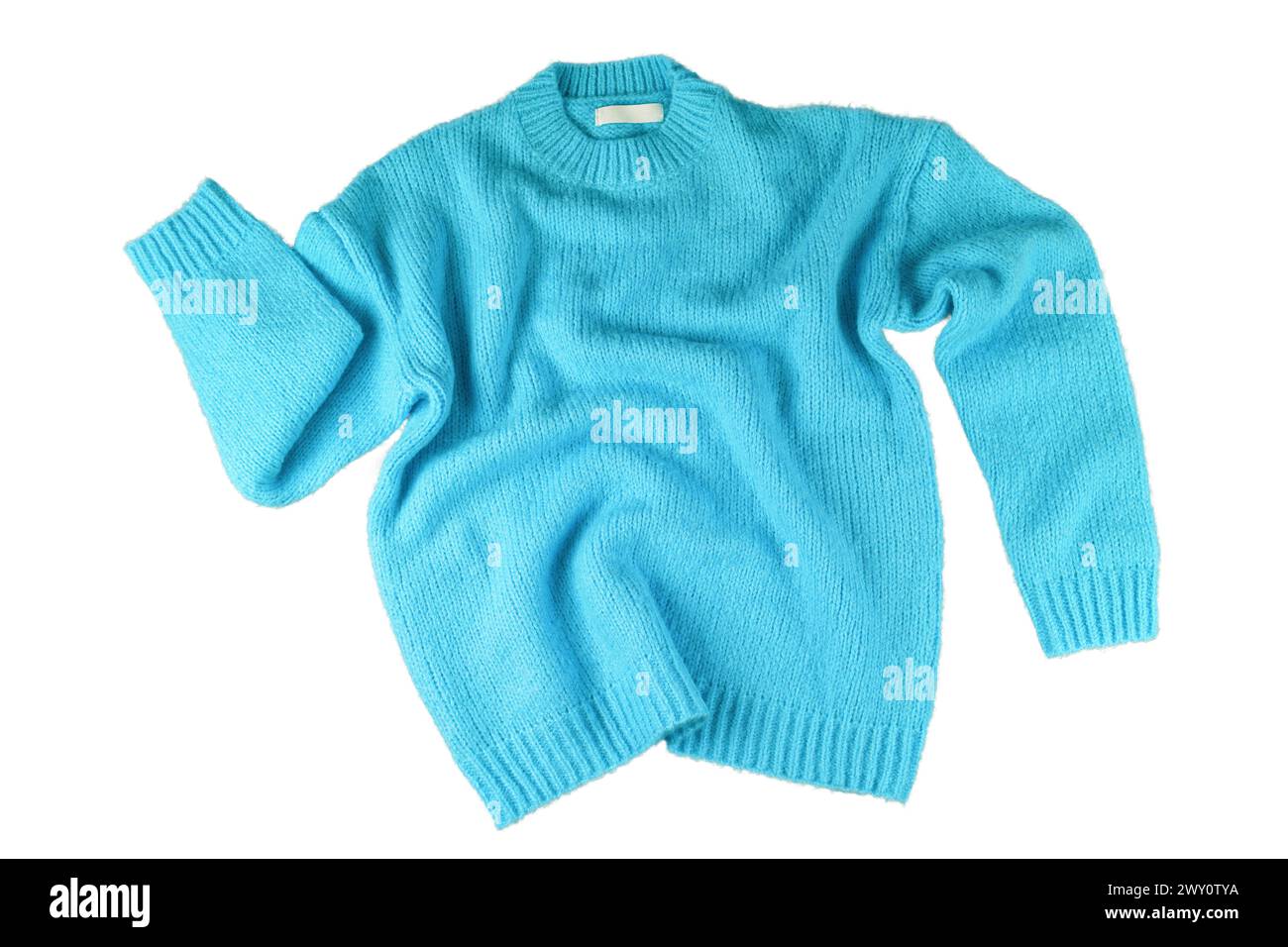 Maglione a maglia da donna in autunno turchese con fenditure volanti isolato su sfondo bianco. Abbigliamento creativo, confortevole Jersey creasy autunno inverno alla moda Foto Stock