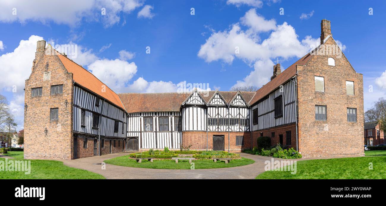 Gainsborough Old Hall Gainsborough medievale maniero esterno Panorama Gainsborough Lincolnshire Inghilterra Regno Unito GB Europa Foto Stock