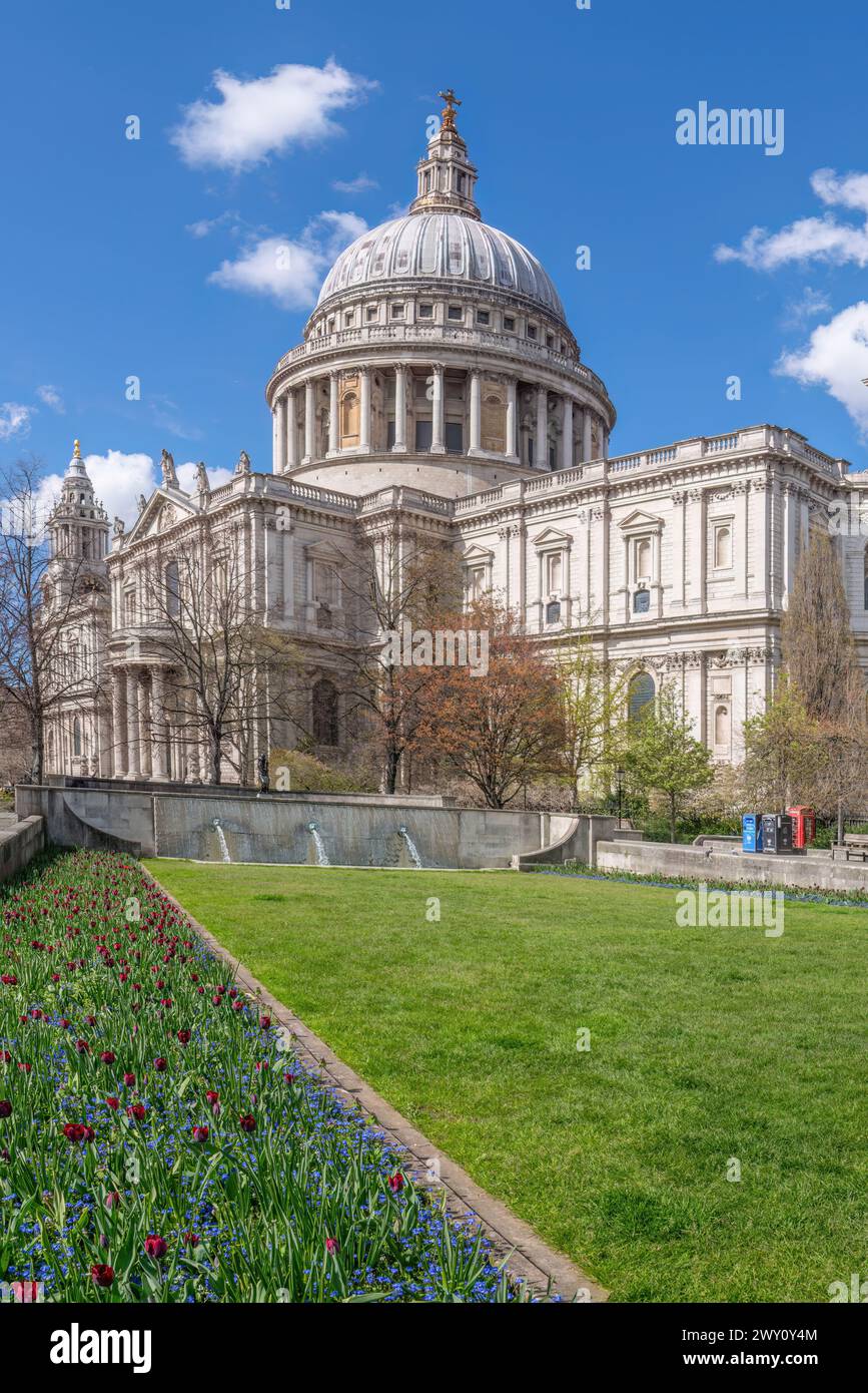 Londra, Inghilterra; 5 aprile 2024 - Una vista della Cattedrale di St Paul a Londra, Inghilterra. Foto Stock