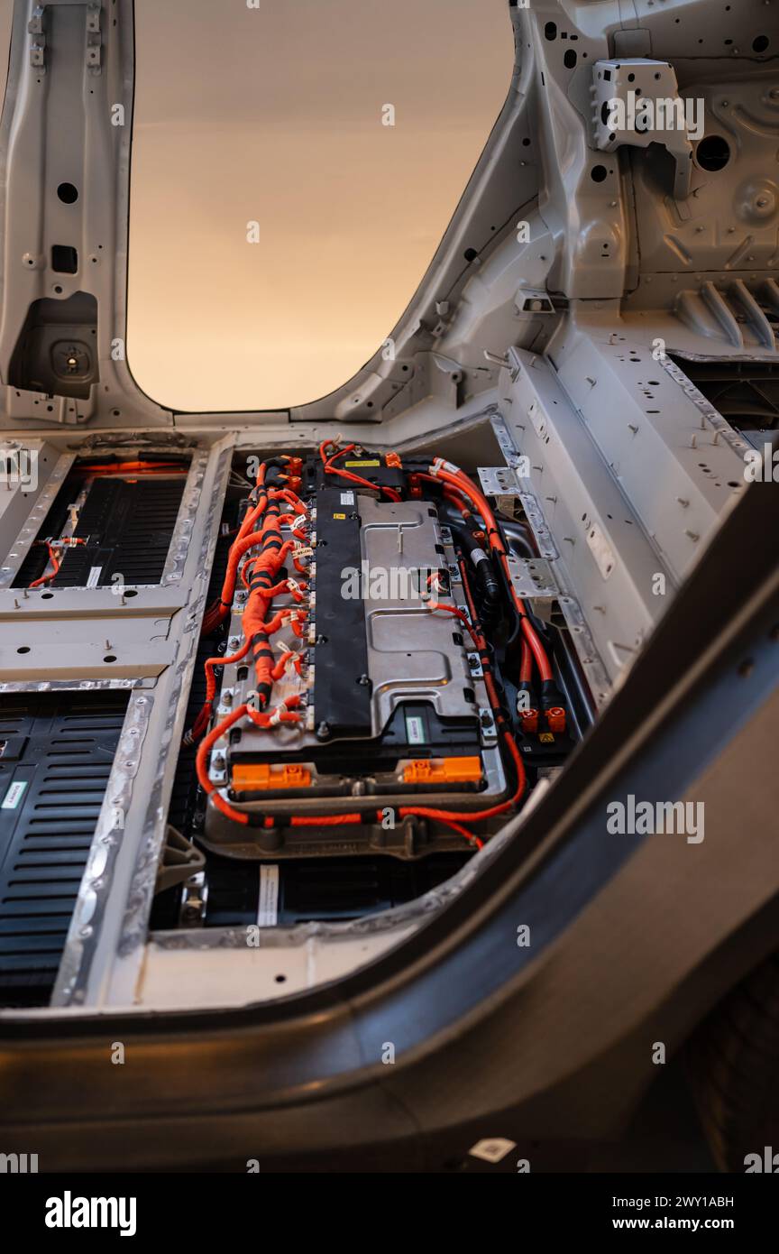 Interno di una vettura BMW IX a zero emissioni. Mobility City Technology Museum nel Ponte di Zaha Hadid (Padiglione del ponte), Saragozza, Spagna Foto Stock