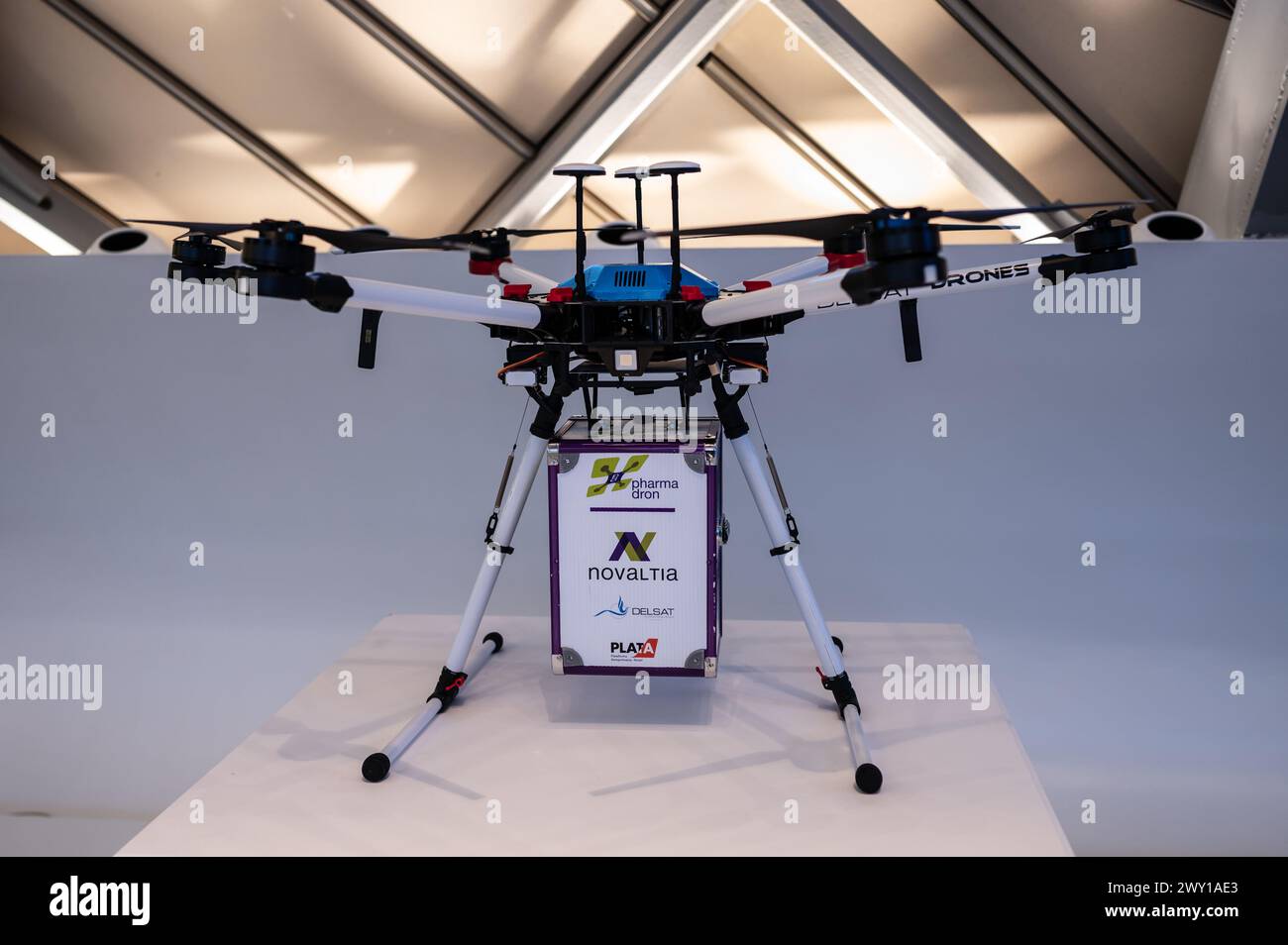 Novaltia Pharmadron, insignito del progetto drone per la consegna di medicinali. Mobility City Technology Museum nel ponte di Zaha Hadid (Bridge Pavilion), Zarago Foto Stock