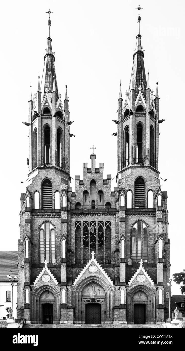 Cattedrale della rinascita gotica Basilica dell'Assunzione della Beata Vergine Maria a Bialystok, Polonia - immagine in bianco e nero Foto Stock