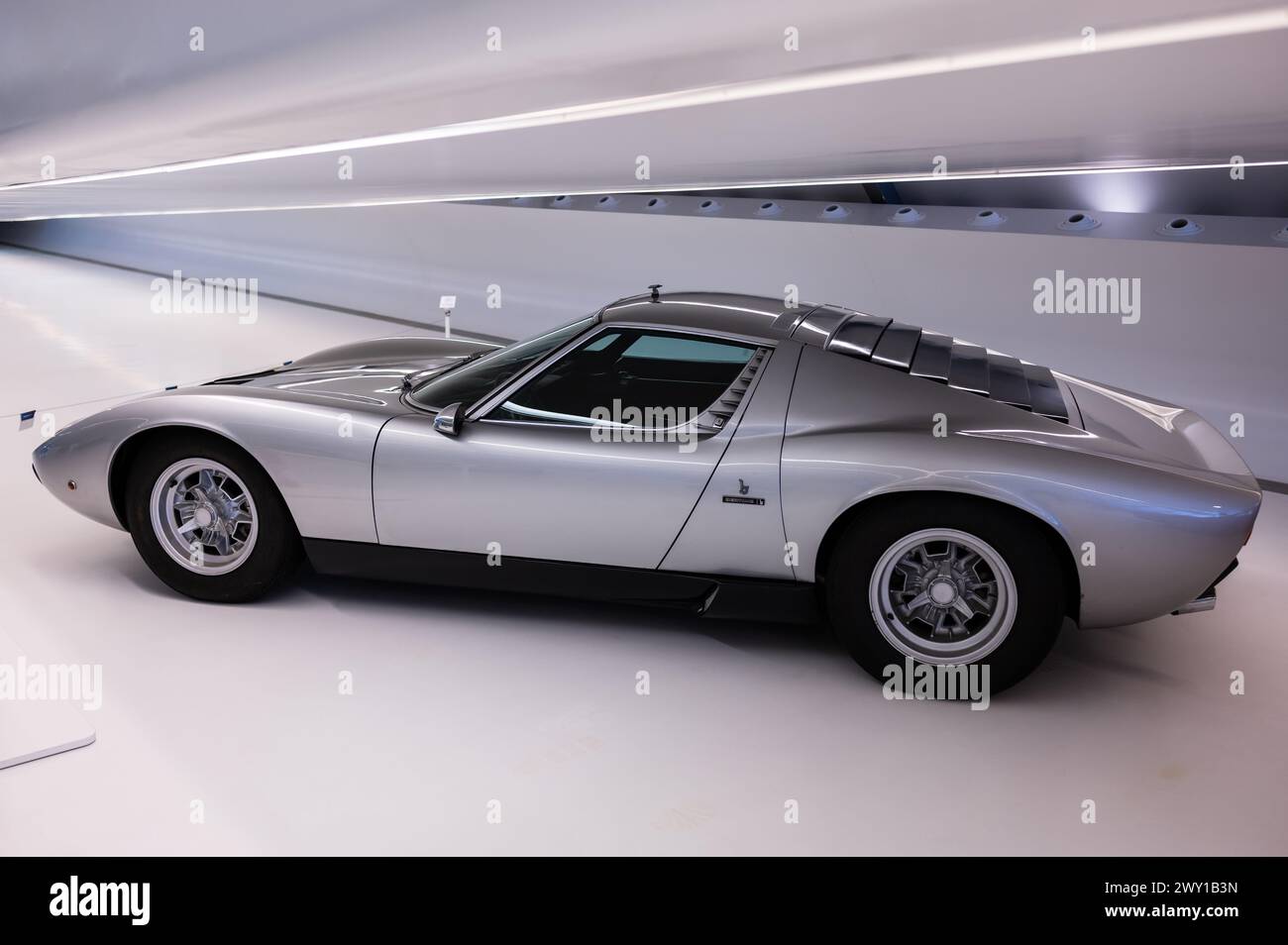 Lamborghini Miura P400 SV dal 1971. Mobility City Technology Museum nel Ponte di Zaha Hadid (Padiglione del ponte), Saragozza, Spagna Foto Stock