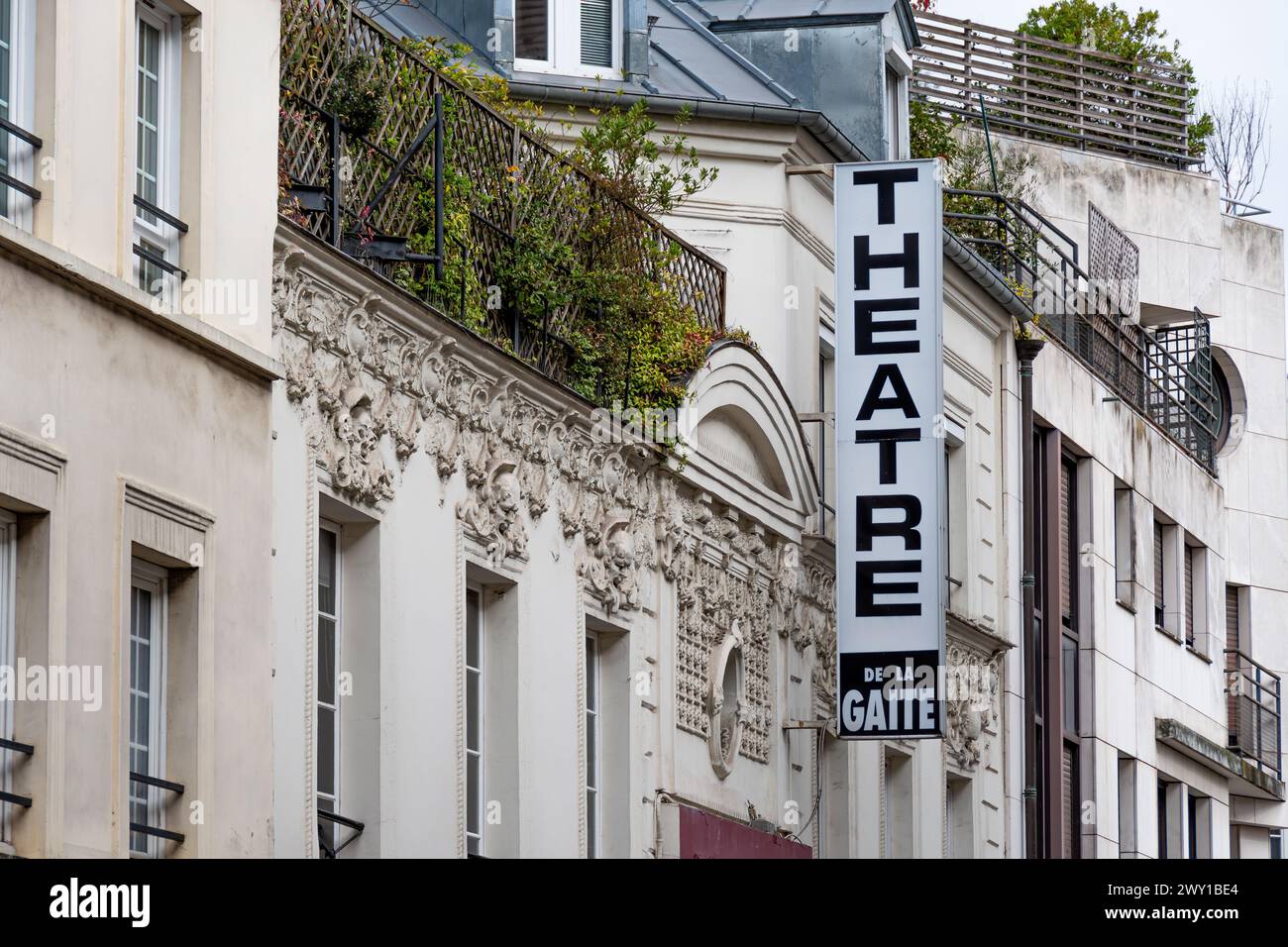 Insegna del Théâtre de la Gaité-Montparnasse, un teatro parigino fondato nel 1868 e situato in rue de la Gaîté, nel quartiere Montparnasse di Parigi Foto Stock