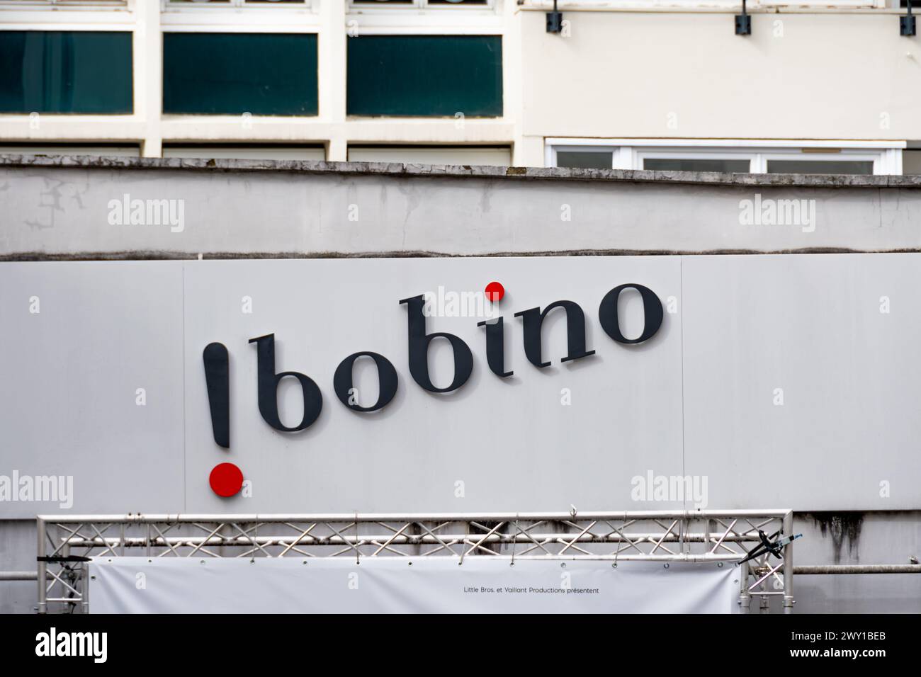 Segno e logo del teatro Bobino. Bobino è una famosa sala concerti situata nel quartiere di Montparnasse, nel 14° arrondissement di Parigi, in Francia Foto Stock