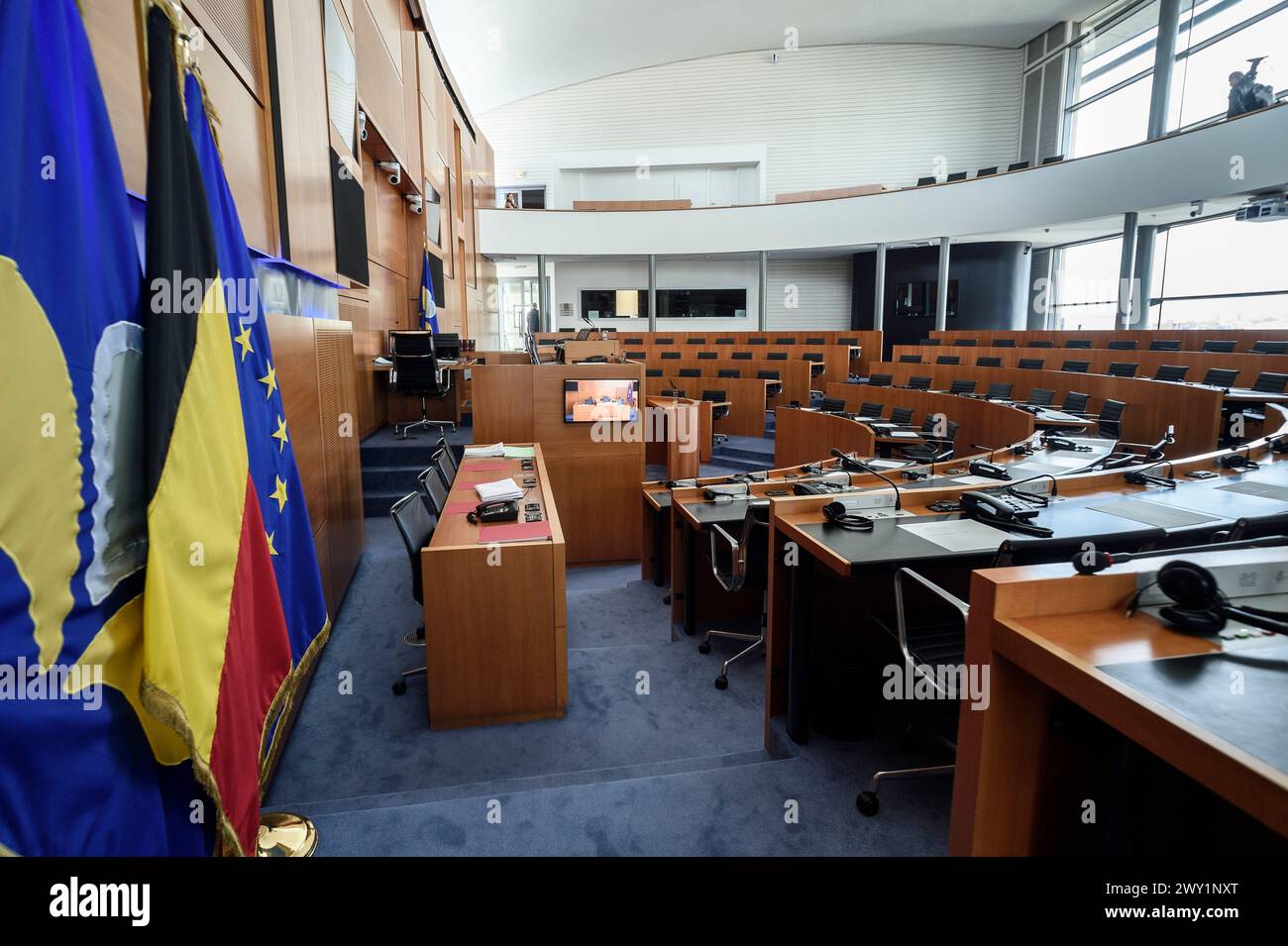 Parlamento regionale di Bruxelles vuoto - Emiciclo | Parlement régional Bruxellois vide - assedi e allées vides - Emiciclo Foto Stock