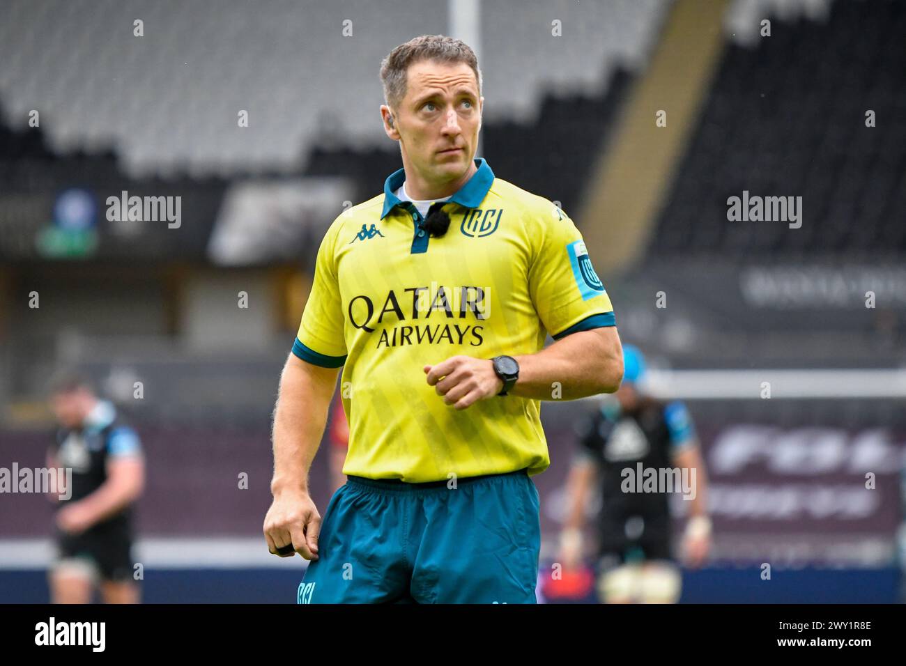 Swansea, Galles. 30 marzo 2024. L'arbitro di partita Andy Brace durante la partita del 13° turno del United Rugby Championship tra Ospreys ed Emirates Lions al Swansea.com Stadium di Swansea, Galles, Regno Unito, il 30 marzo 2024. Crediti: Duncan Thomas/Majestic Media. Foto Stock