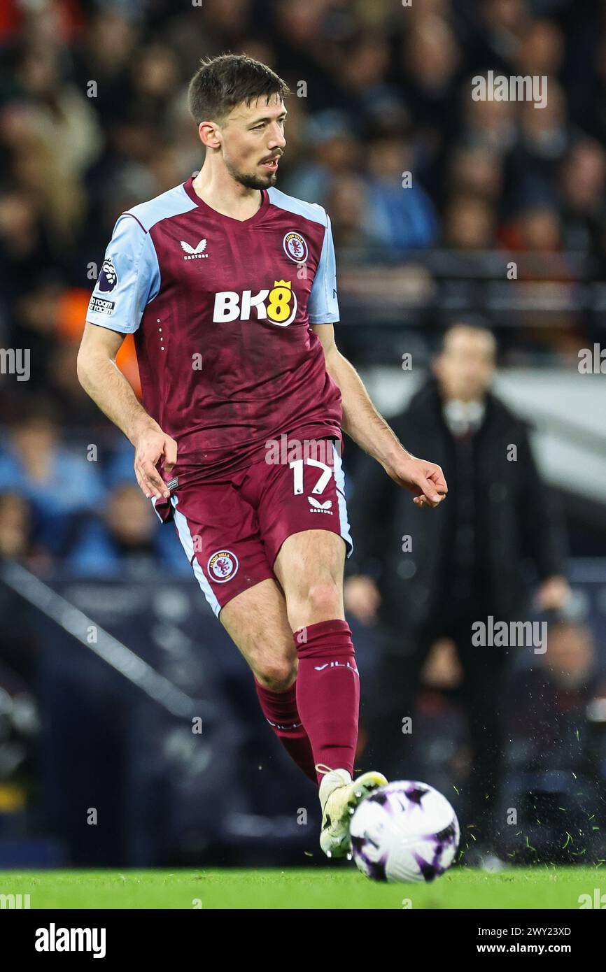 Clément Lenglet dell'Aston Villa durante la partita di Premier League Manchester City vs Aston Villa all'Etihad Stadium, Manchester, Regno Unito, 3 aprile 2024 (foto di Mark Cosgrove/News Images) Foto Stock