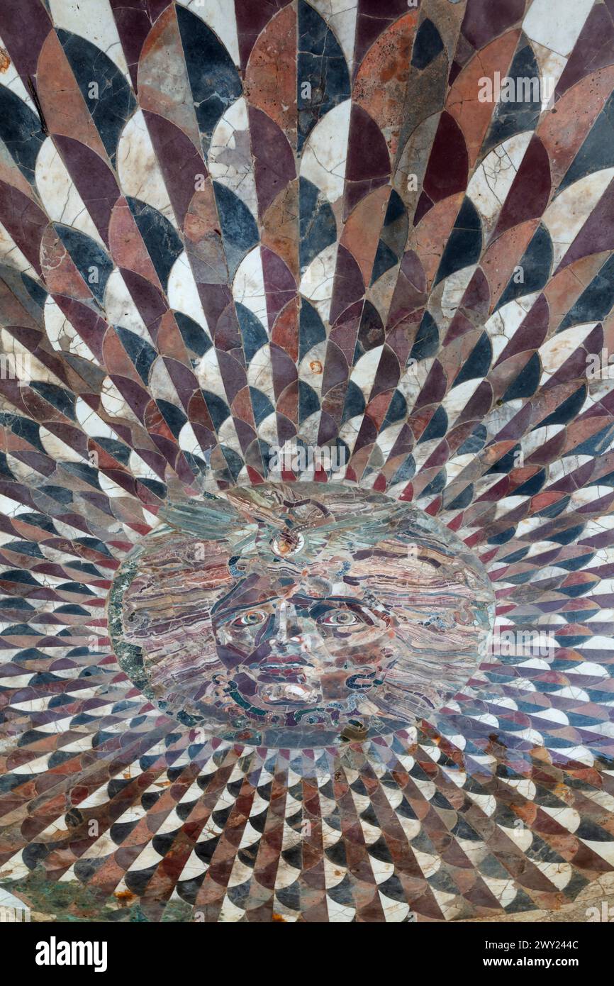 Mosaico della testa di Medusa a Odeon, II secolo, Cibyra, Kibyra, Golhisar, provincia di Burdur, Turchia Foto Stock