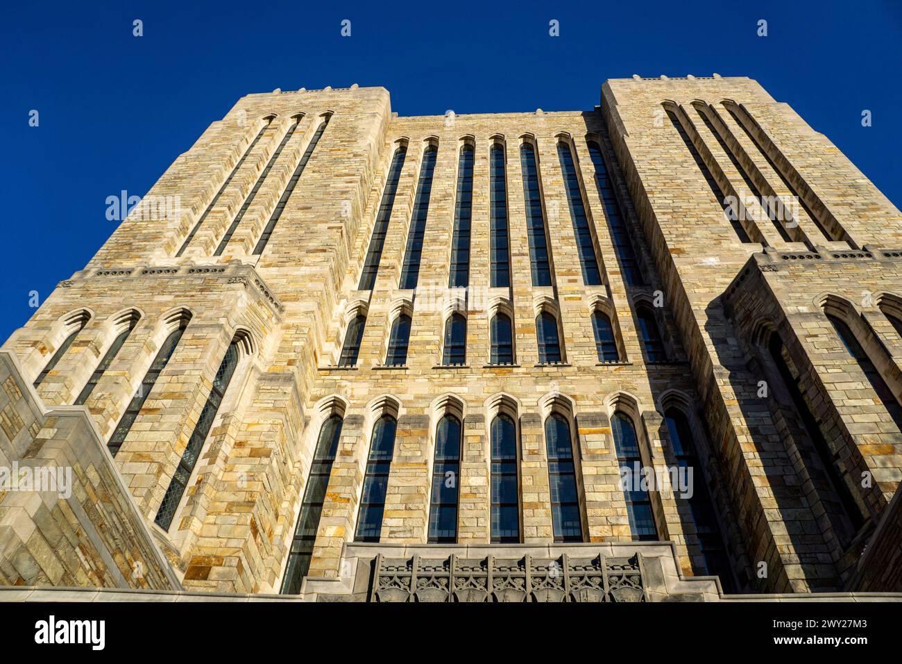 Sterling Memorial Library, vista dall'esterno bassa, Yale University, New Haven, Connecticut, Stati Uniti Foto Stock