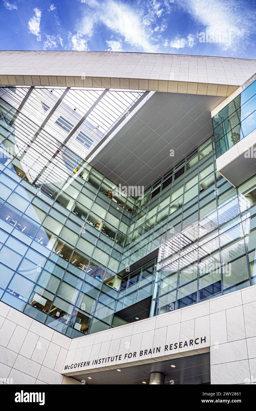 McGovern Institute for Brain Research, External low angle view, MIT, Cambridge, Massachusetts, USA Foto Stock