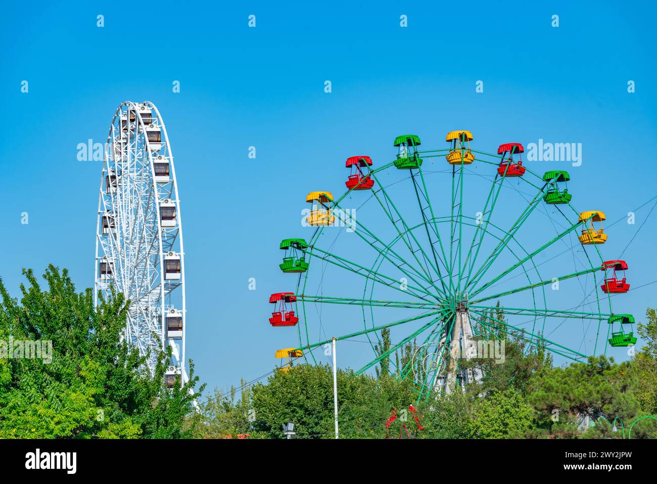 Ruota panoramica al parco divertimenti Victory Park di Erevan, Armenia Foto Stock