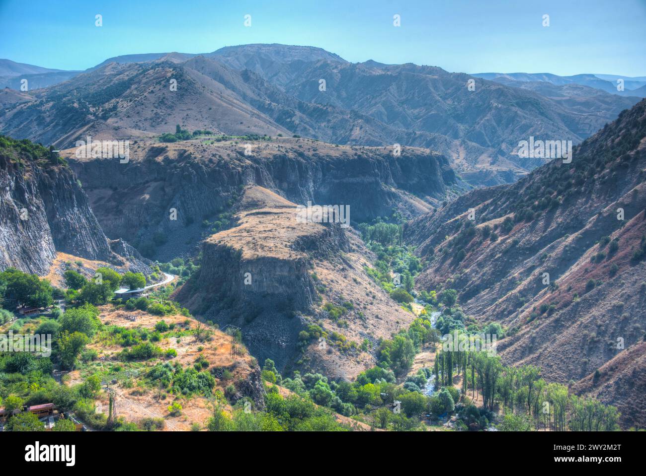 Paesaggio montuoso della valle di Azat in Armenia Foto Stock