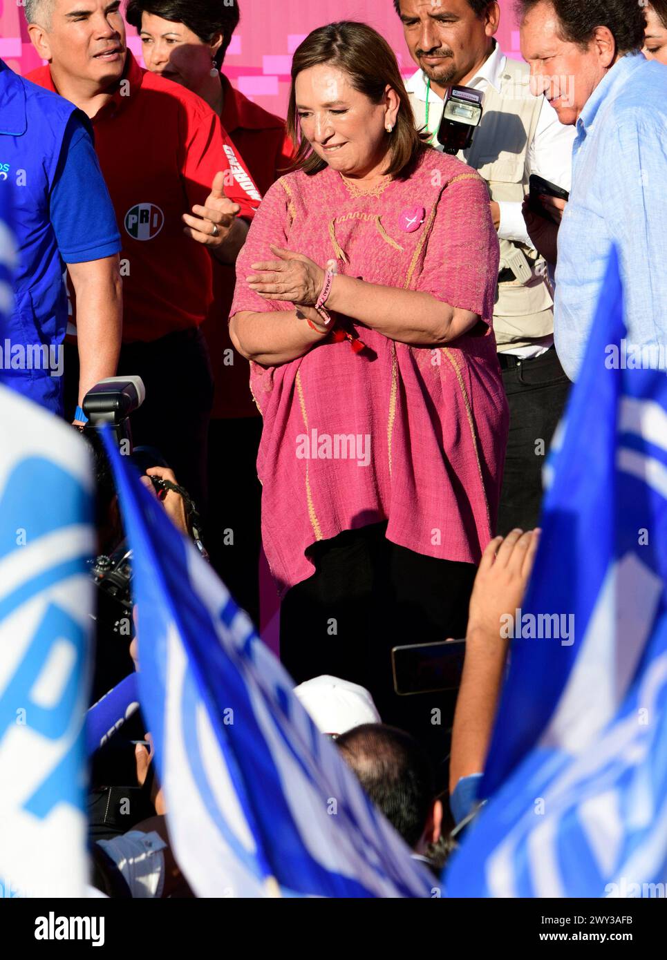 Città del Messico, città del Messico, Messico. 3 aprile 2024. Elezioni in Messico.il candidato alla presidenza del Messico per il PAN, PRI e PRD, Xochitl Galvez Ruiz, durante un incontro con i sostenitori, nello Stato del Messico, mercoledì 3 aprile.Galvez ha affermato nel suo discorso che, se vincerà le elezioni del prossimo giugno, "non ci saranno concessioni o cortesie alla criminalità organizzata". "Basta abbracci per i criminali". "Tutta l'empatia e la forza dello Stato per rispondere alle richieste di giustizia delle vittime. (Credit Image: © Jorge Nunez/ZUMA Press Wire) SOLO PER USO EDITORIALE! Non per USO commerciale! Foto Stock