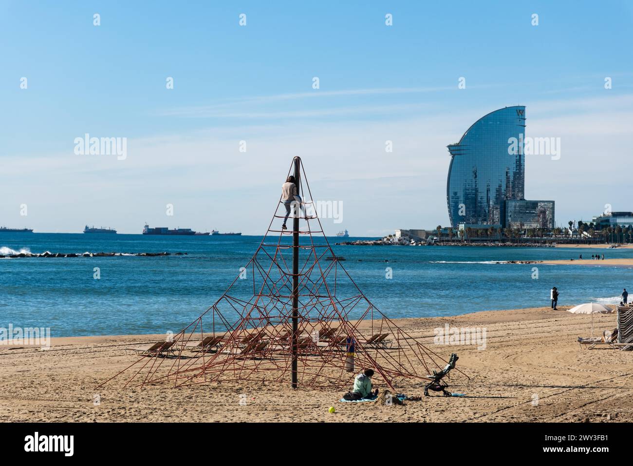 Parco giochi sulla spiaggia di Barcellona, Spagna Foto Stock