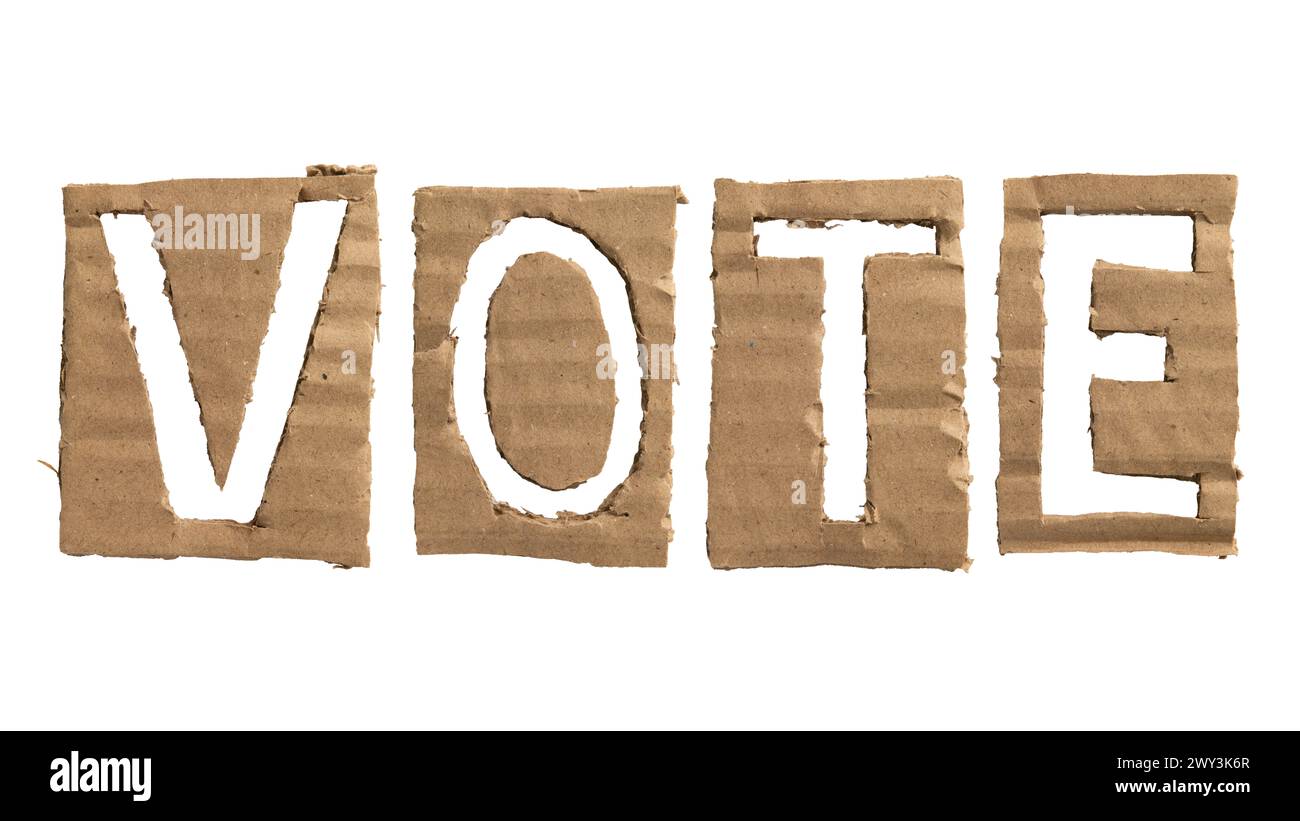 La parola "vota" realizzata in cartone su sfondo bianco con percorso di ritaglio Foto Stock
