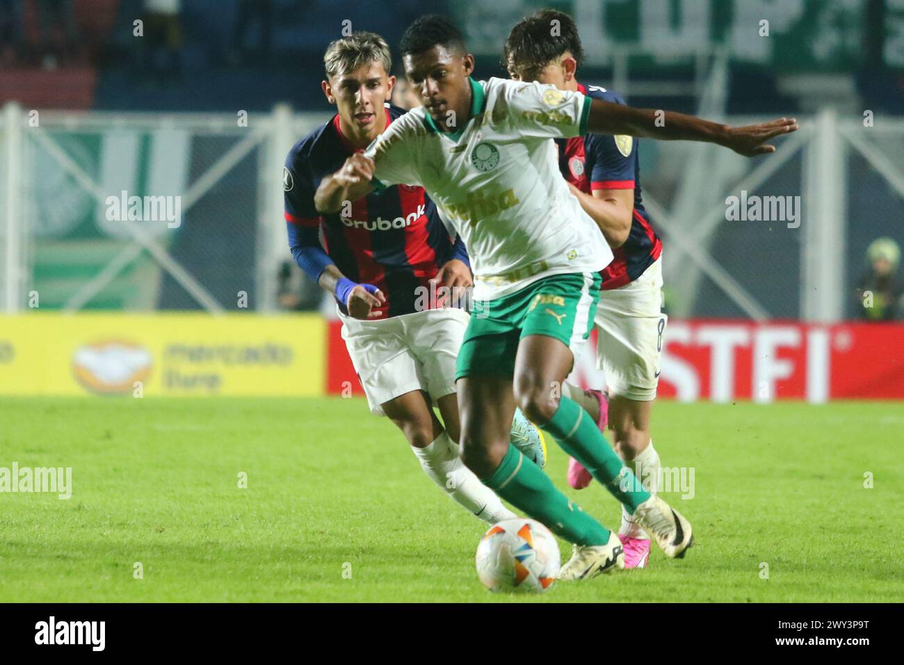 Buenos Aires, 03.04.2024: Luis Guilherme del Palmeiras durante la partita della CONMEBOL Libertadores Cup per il gruppo F allo stadio Pedro Bidegain ( credito: Néstor J. Beremblum/Alamy Live News Foto Stock