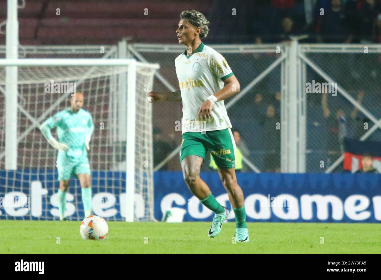 Buenos Aires, 03.04.2024: Richard Ríos Montoya del Palmeiras durante la partita della CONMEBOL Libertadores Cup per il gruppo F allo stadio Pedro Bidegain ( credito: Néstor J. Beremblum/Alamy Live News Foto Stock