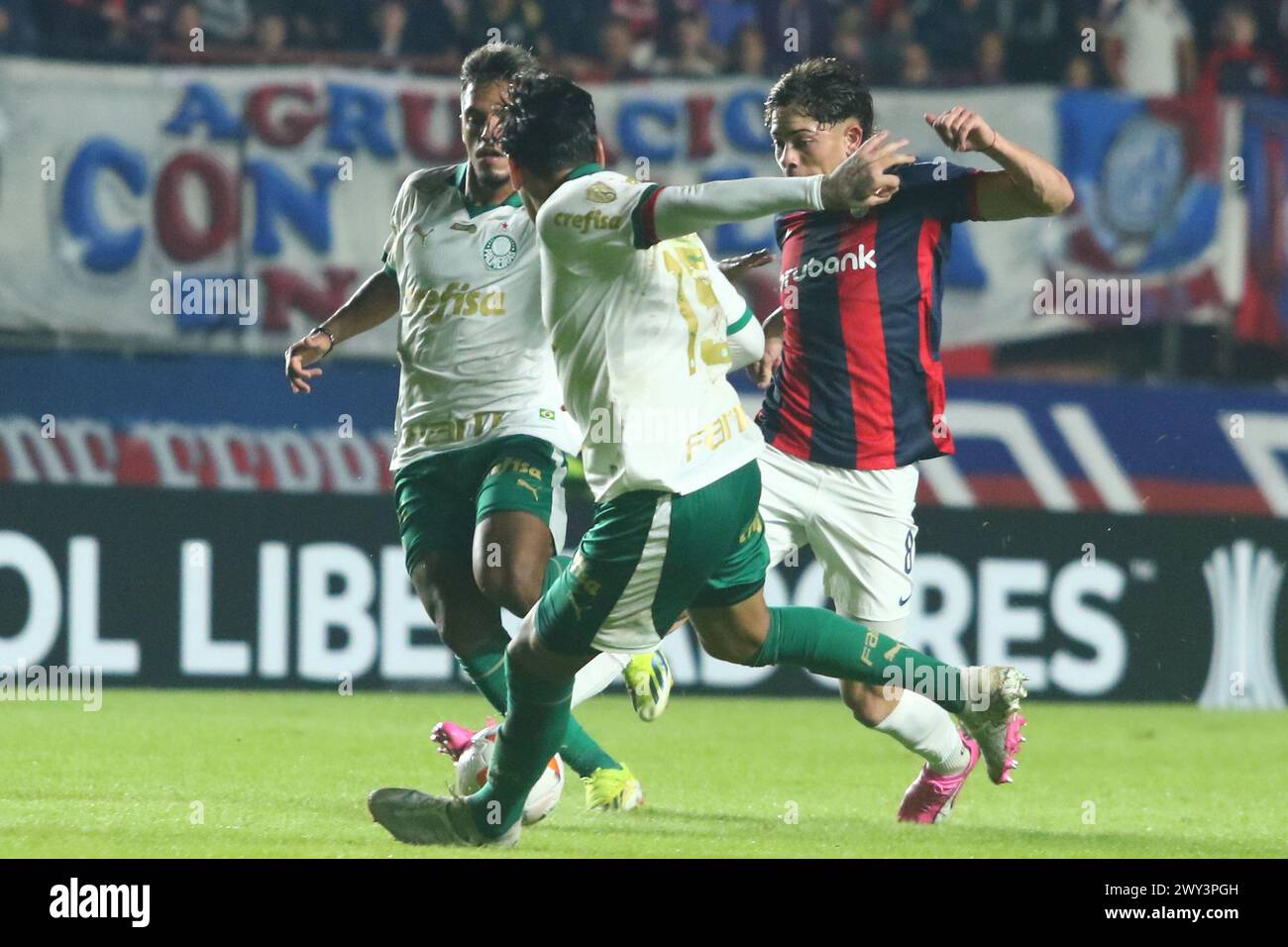 Buenos Aires, 03.04.2024: Agustín Giay di San Lorenzo durante la partita della CONMEBOL Libertadores Cup per il gruppo F allo stadio Pedro Bidegain ( credito: Néstor J. Beremblum/Alamy Live News Foto Stock