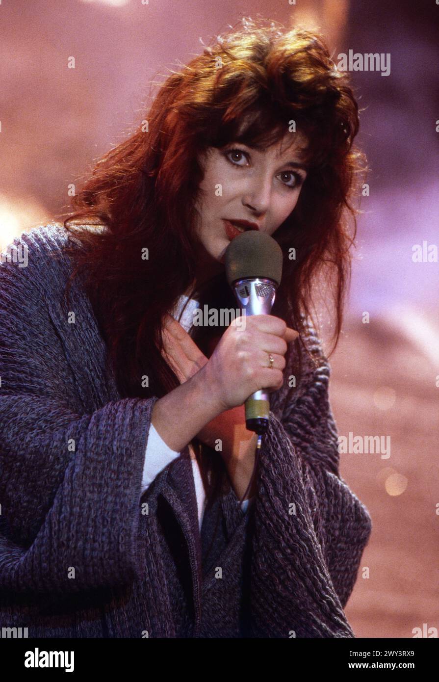 Kate Bush - Peter's Pop Show - 1985 - Kate Bush interpreta in der ZDF Sendung 'Peter's Pop Show' AM 30.11.1985 ihren Song 'Running Up That Hill'. Foto Stock