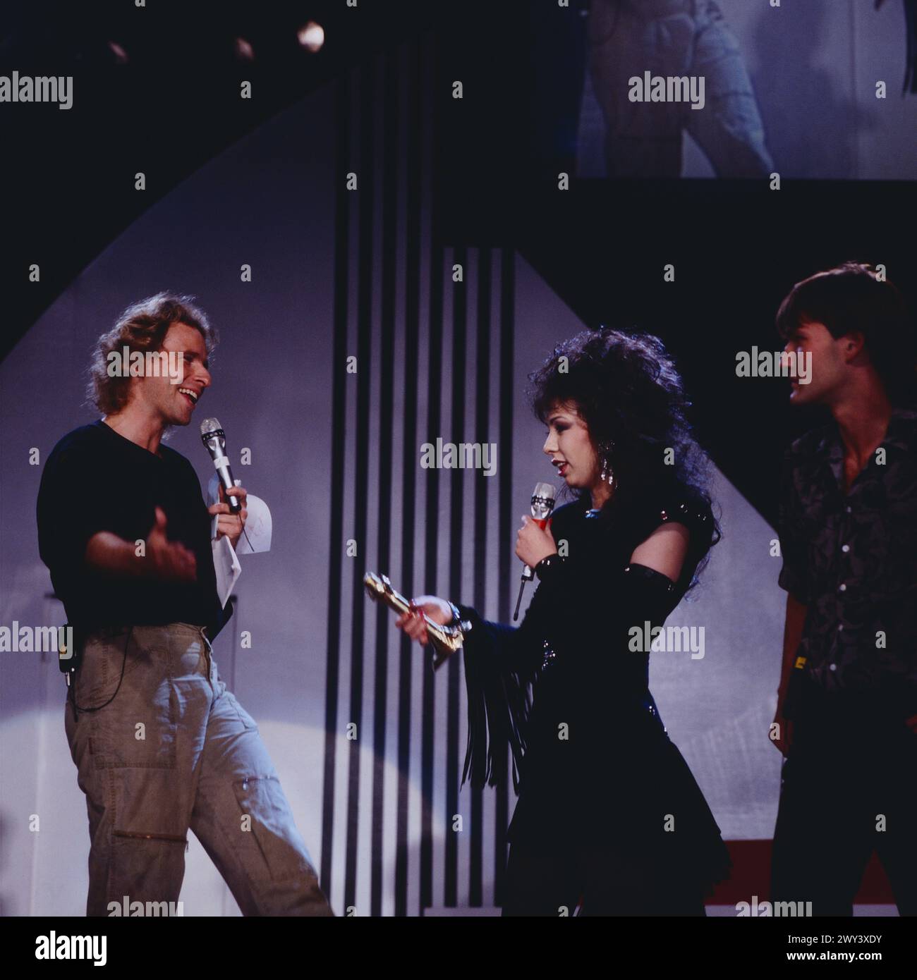 NA, SIEHSTE! TV Personality Show mit Musik und Gästen, von der Internationalen Funkausstellung a Berlino, 1987, moderatore: Thomas Gottschalk mit der amerikanischen Rock und Pop Sängerin Jennifer Rush Foto Stock