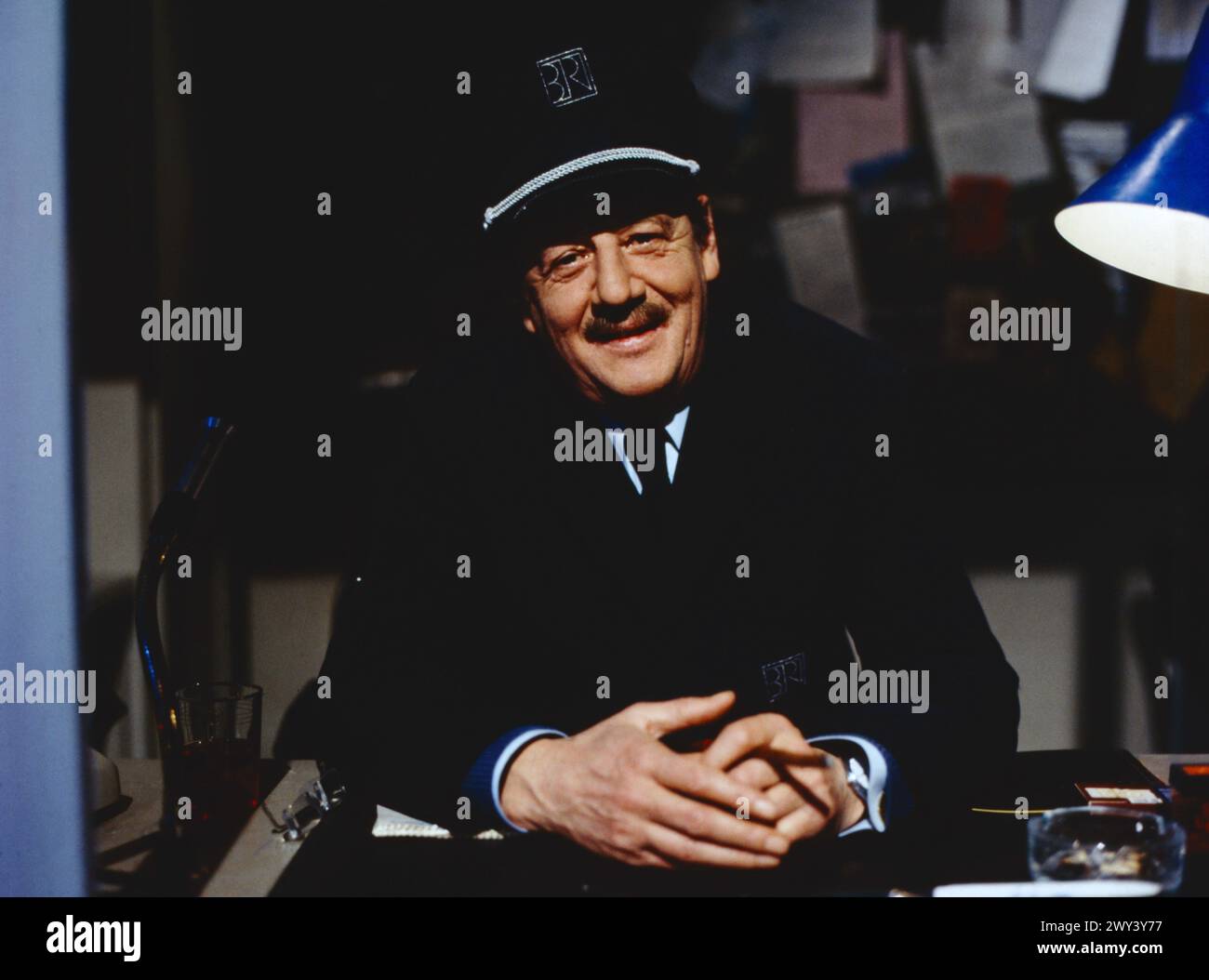 Nix für ungut, Bayerischer Rundfunk, 1993, der Wochenkommentar des Fernsehpförtners Alois Baierl alias Hans Brenner. Foto Stock