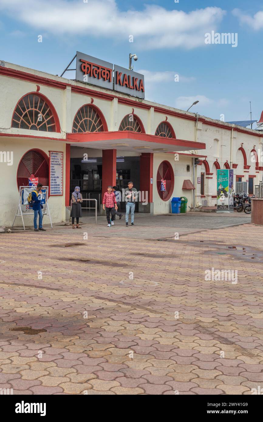 Stazione ferroviaria di Kalka della ferrovia Kalka-Shimla, Haryana, India Foto Stock