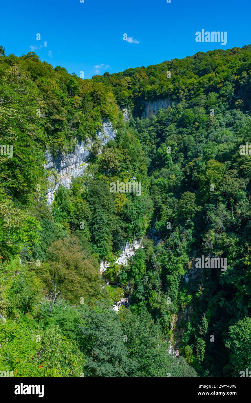 Giornata estiva al canyon Okatse in Georgia Foto Stock