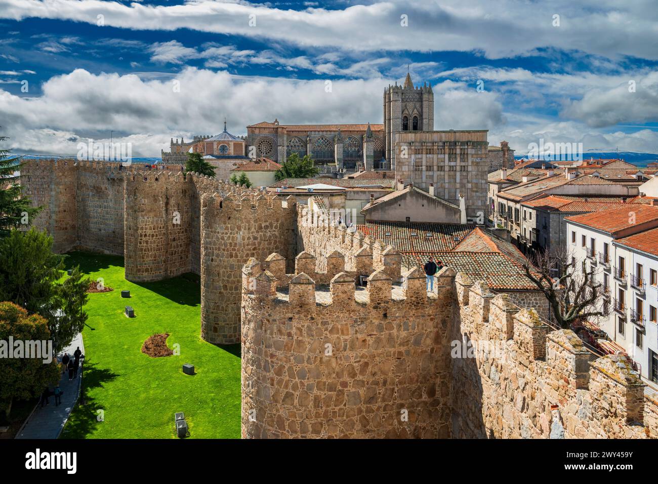 Mura medievali e cattedrale, Avila, Castiglia e León, Spagna Foto Stock