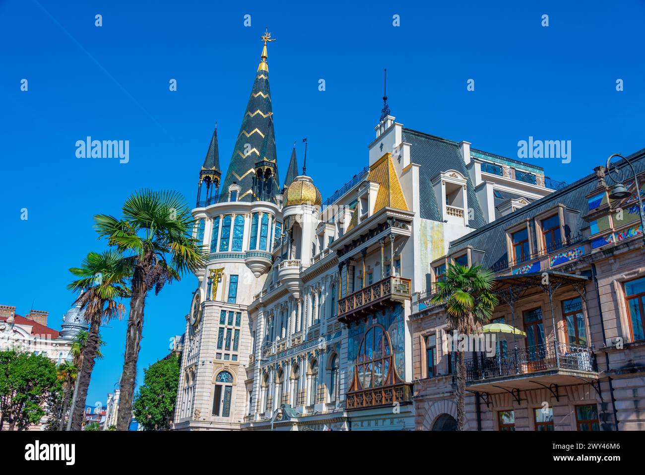 Case storiche nella città costiera georgiana di Batumi Foto Stock