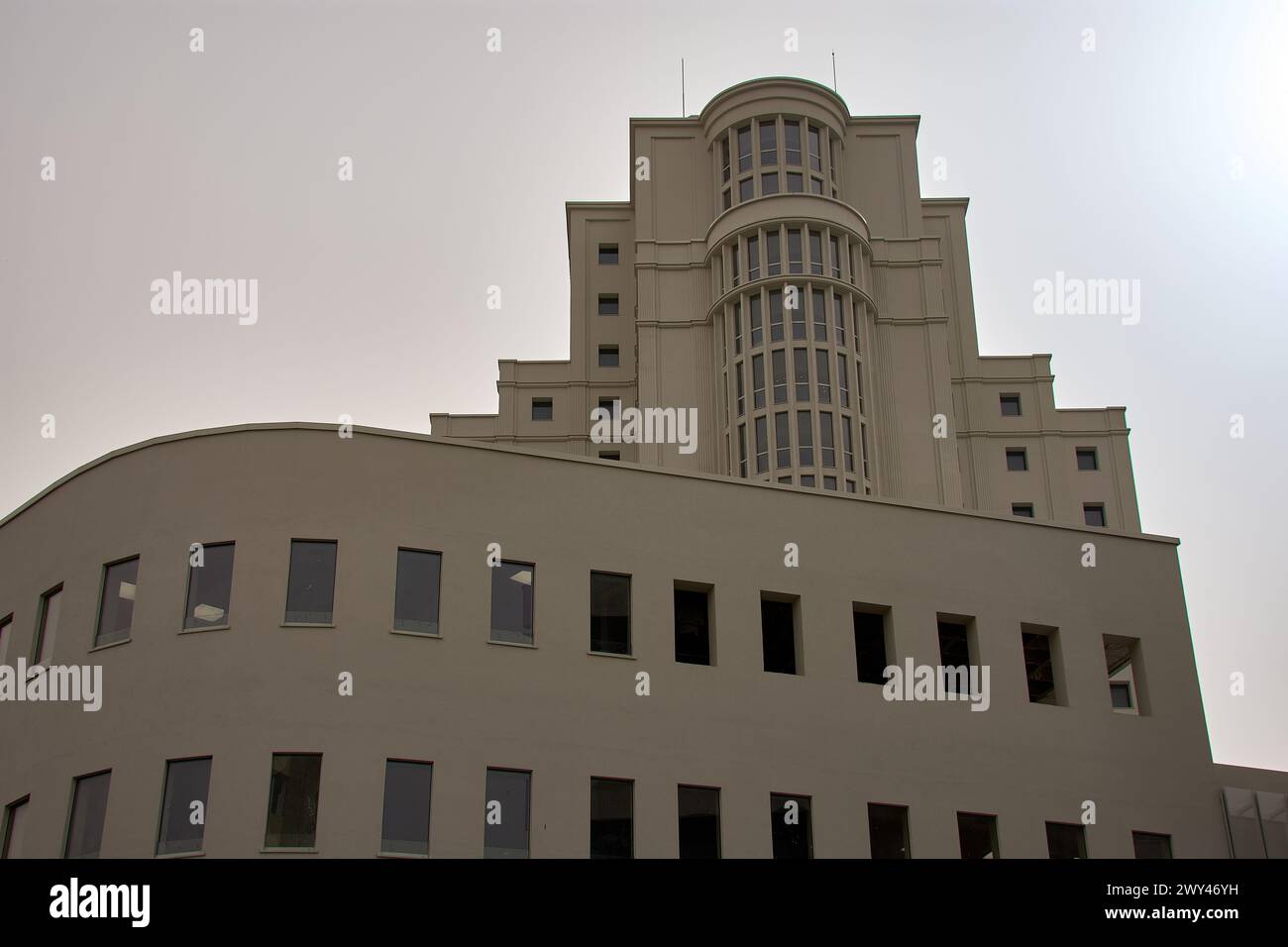 Edificio della città della giustizia nella città di Vigo. L'ospedale Xeral era un ospedale. Galizia, Spagna Foto Stock