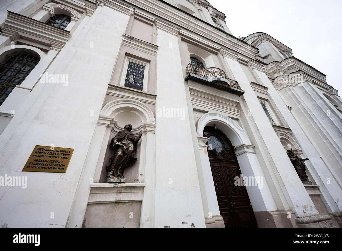 Lutsk, Ucraina - marzo 2024: Cattedrale cattolica dei Santi Pietro e Paolo. Foto Stock