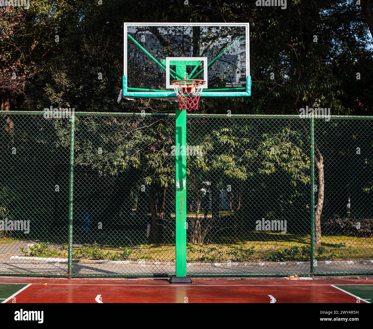 Attrezzature da pallacanestro allo stadio della Wuhan University Foto Stock