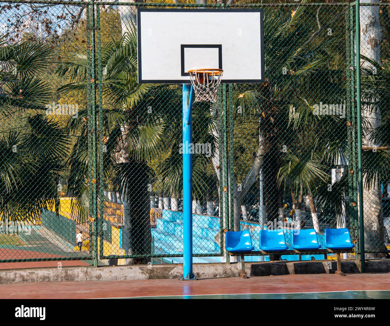 Attrezzature da pallacanestro allo stadio della Wuhan University Foto Stock