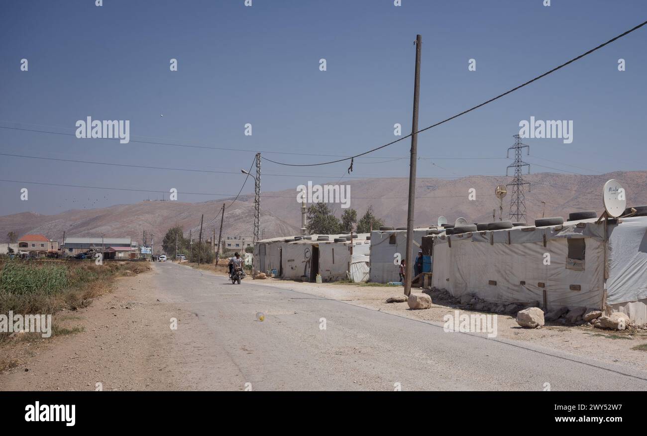 Campi profughi nella valle della Bekaa in Libano, vicino al confine siriano. Centinaia di migliaia di siriani sono fuggiti qui dalla guerra nel loro paese. Foto Stock