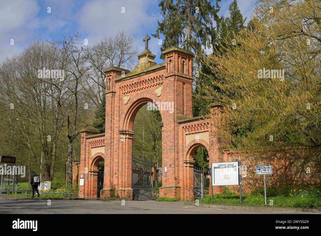 Eingangsportal, Platter Straße, Nordfriedhof, Wiesbaden, Assia, Germania Foto Stock