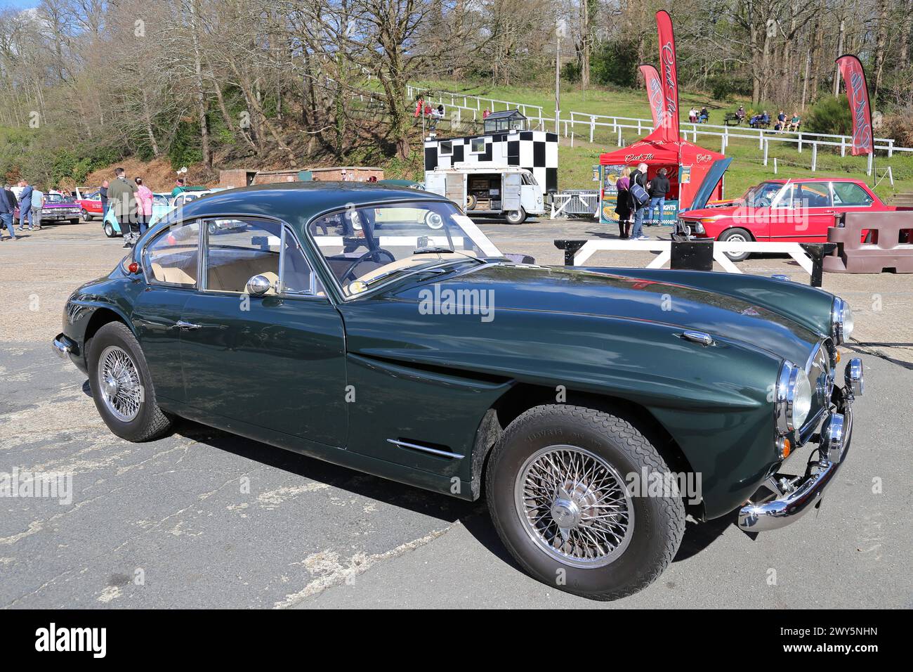 Jensen 541 (1955), Easter Gathering (pre-1994 automobili), 30 marzo 2024, Brooklands Museum, Weybridge, Surrey, Inghilterra, Regno Unito, Europa Foto Stock