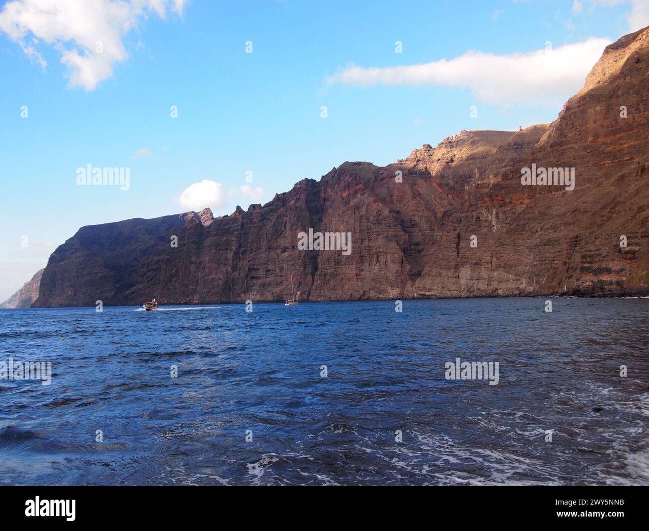 Playa de los Guíos (Acantilados de los Gigantes - scogliere dei giganti, Santiago del Teide, Tenerife, Isole Canarie, Spagna) Foto Stock