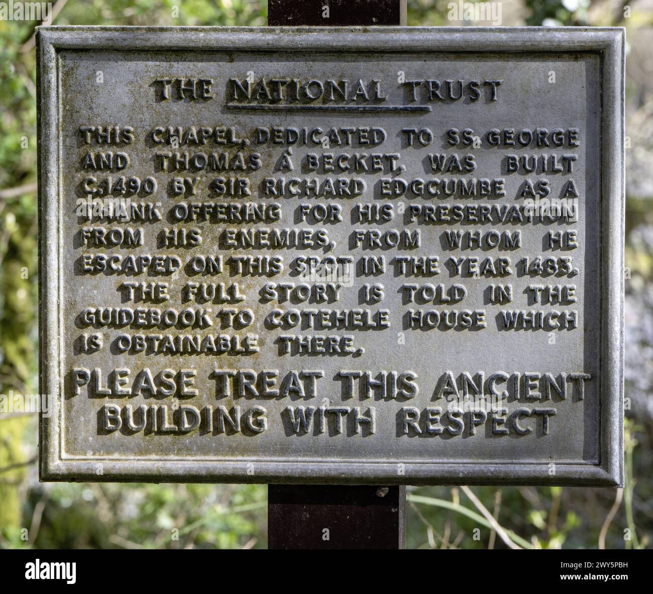 Cartello informativo vintage National Trust a Cotehele, Cornovaglia, Inghilterra, Regno Unito Foto Stock