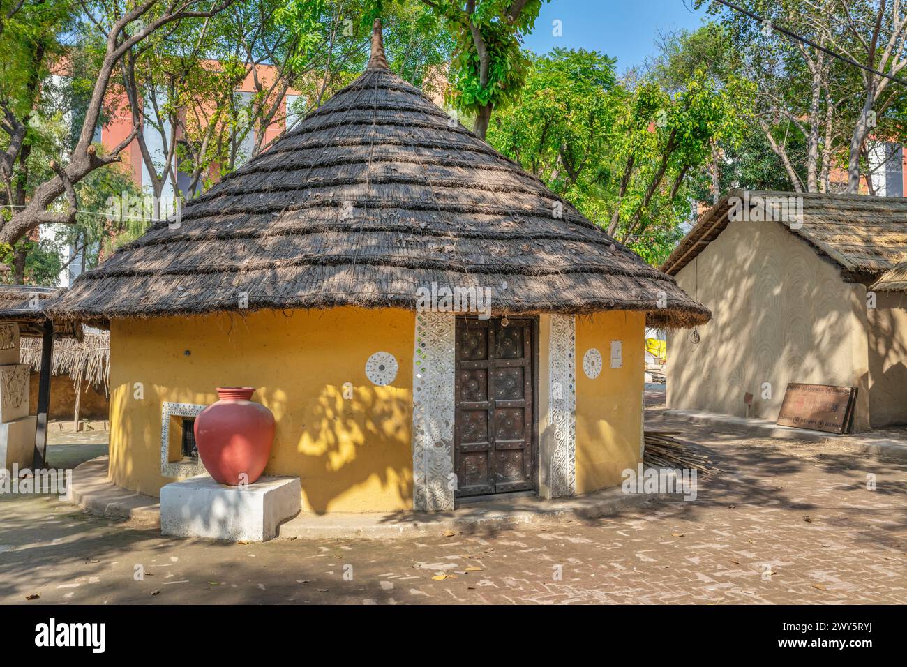 Capanna Banni, Gujarat, Museo Nazionale dell'Artigianato, nuova Delhi, India Foto Stock