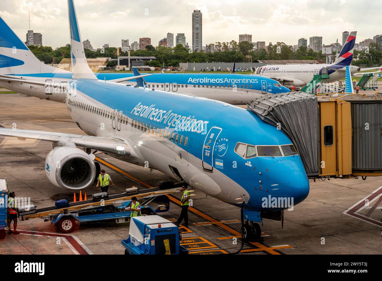 Aerolineas Argentina aeroplani a terra presso l'aeroporto Jorge Newberry, Buenos Aires, Argentina Foto Stock