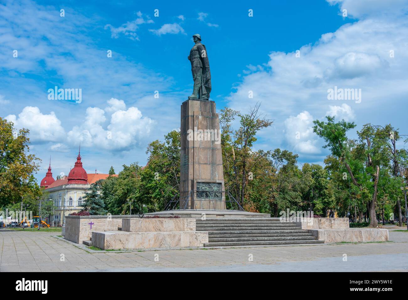 Statua dell'eroe sconosciuto nella città rumena di Oradea Foto Stock