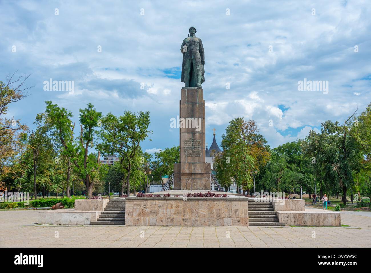 Statua dell'eroe sconosciuto nella città rumena di Oradea Foto Stock