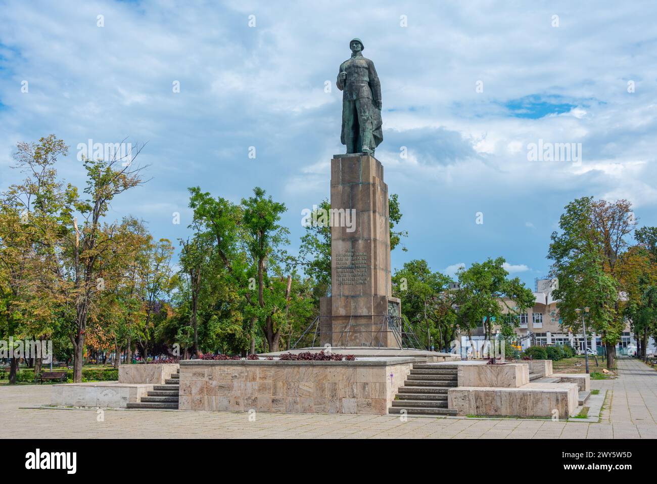 Statua dell'eroe sconosciuto nella città rumena di Oradea Foto Stock