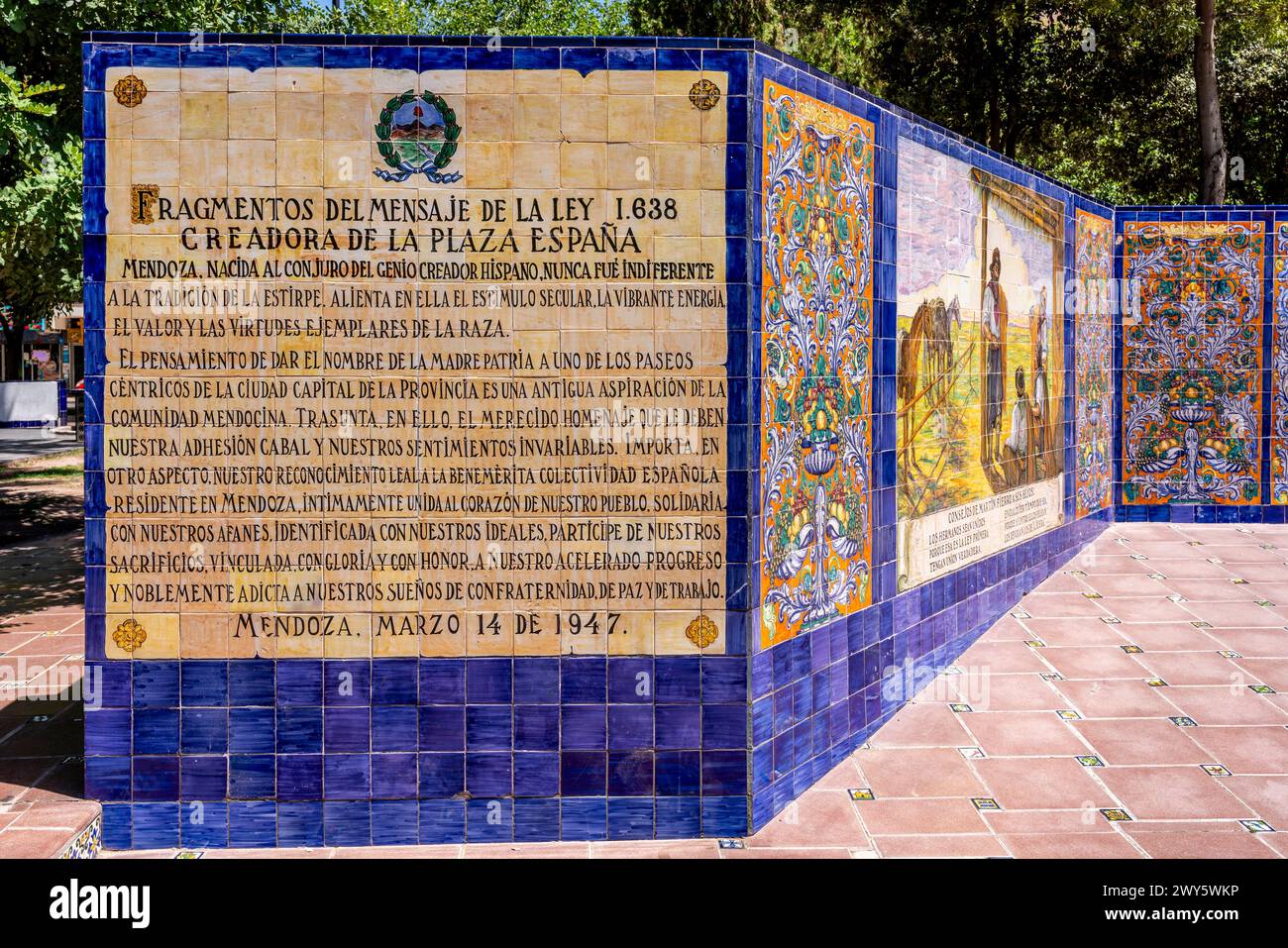 Bellissime piastrelle murarie in Plaza Espana, Mendoza, provincia di Mendoza, Argentina. Foto Stock