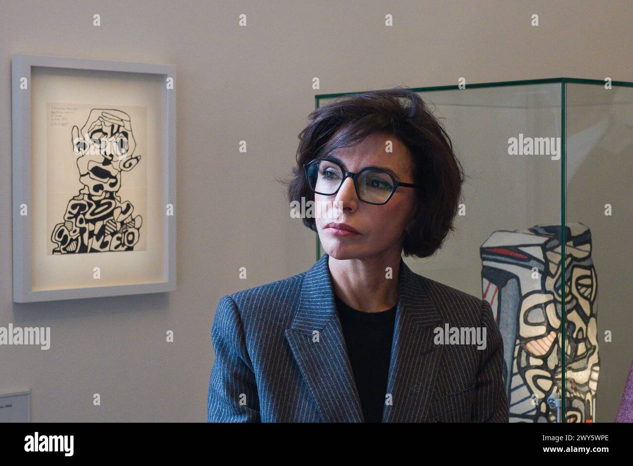 Visita all'Abbazia, ritratto di Rachida DATI, nella sala Jean Dubuffet. Visita della signora Rachida DATI. Foto di Patricia Huchot-Boissier / Collectif DyF Foto Stock