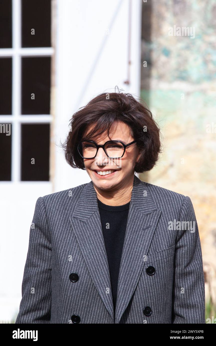 Ritratto di Rachida DATI, Ministro della Cultura, visita l'Abbaye de Beaulieu-en-Rouergue. Foto di Patricia Huchot-Boissier Foto Stock