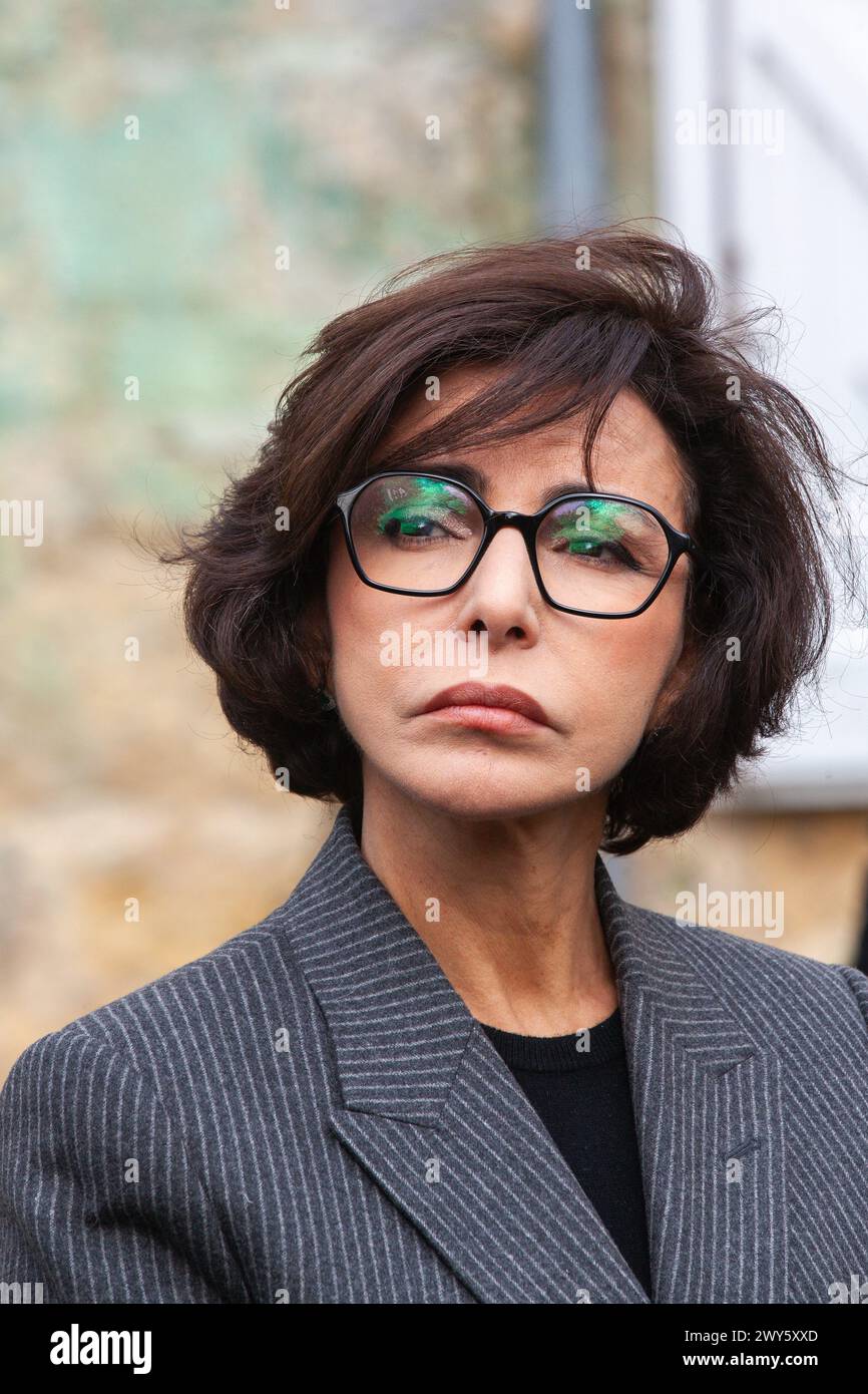 Ritratto di Rachida DATI, Ministro della Cultura, visita l'Abbaye de Beaulieu-en-Rouergue. Foto di Patricia Huchot-Boissier Foto Stock