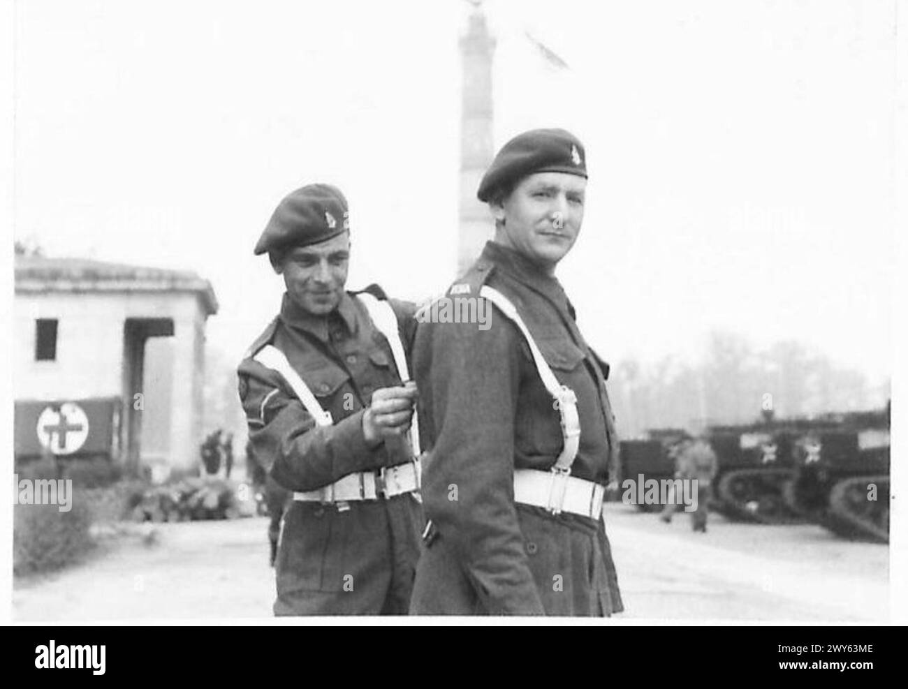 RSM F. Dowling, M.C., del 1st Battalion Grenadier Guards, prova la 7th Armoured Division Parade a Berlino per il Big Three Meeting a Potsdam. Foto Stock